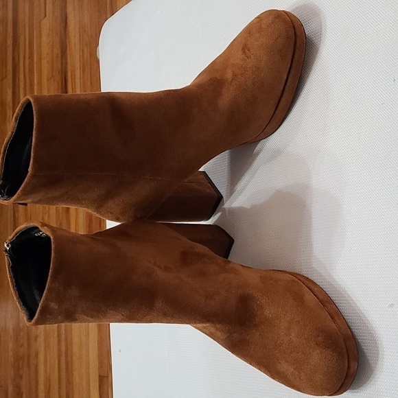 NWOT? C Comfort Womens Fau Suede Ankle Boots Caramel Brown Heeled Zips Sz 10. - Picture 6 of 9